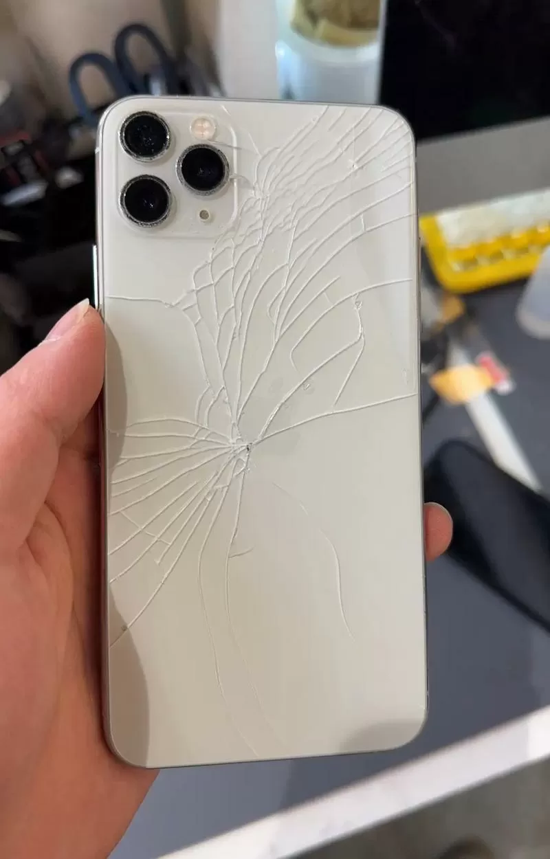苹果11pro后盖碎了维修多少钱