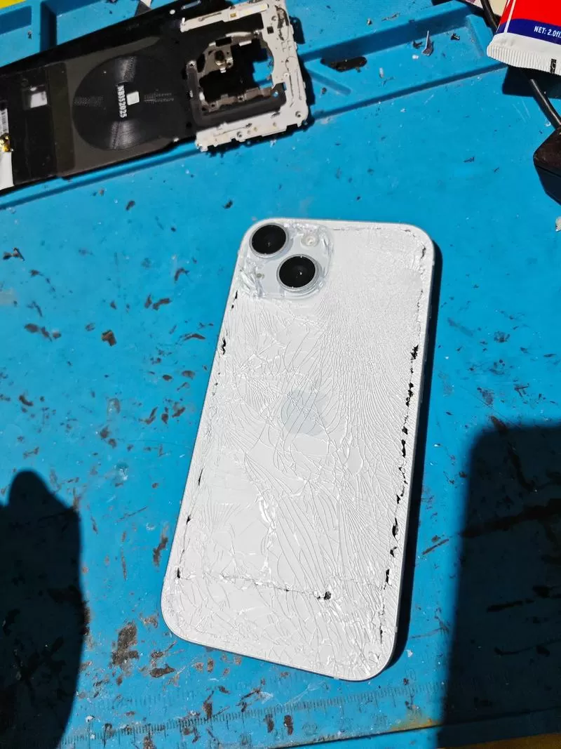 iphone15背面玻璃碎了