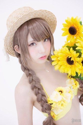人气coser转职写真女优Enako超凉爽海边泳装照!