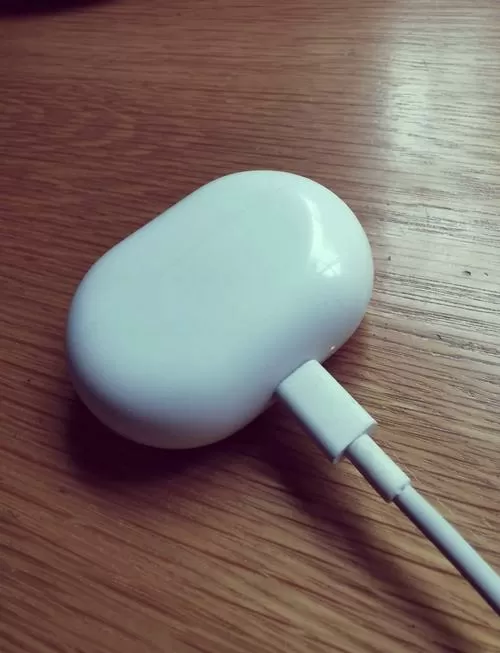 蓝牙耳机掉水里立马捞出来还能用吗
