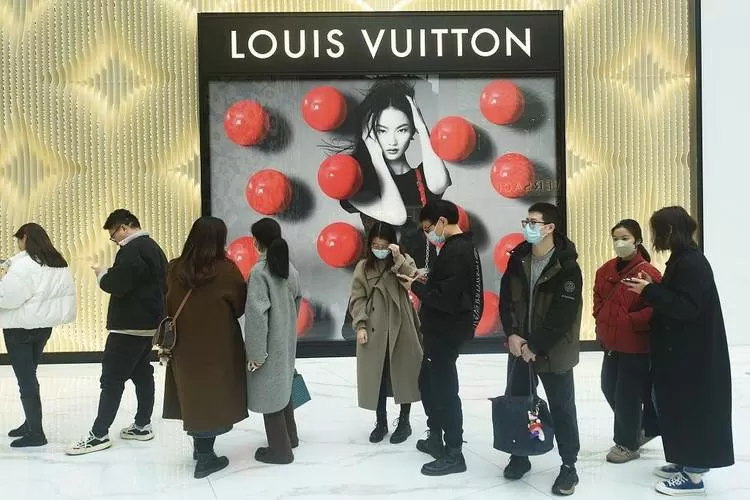 lv为什么要排队进店截图