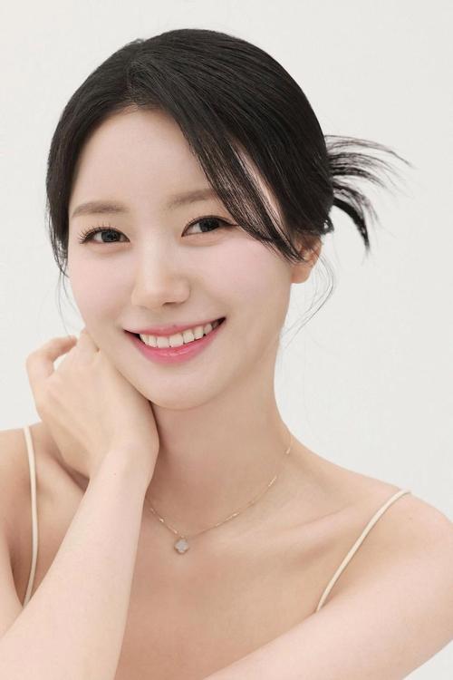 电眼美女