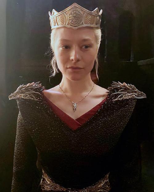 暴掠龙女王