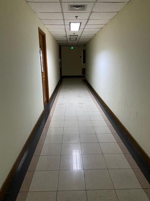 黑色走廊