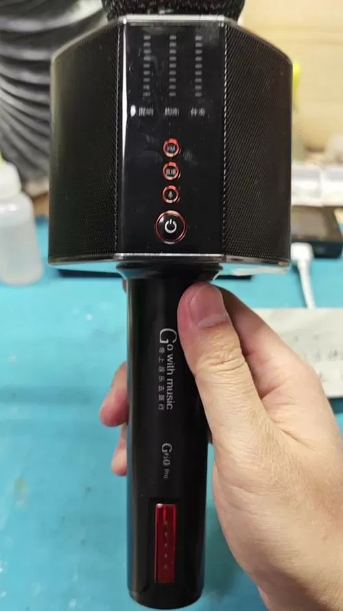 屁颠虫小音箱怎么拆开