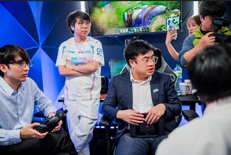 BLG教练Easyhoon:这次世界赛Xun选手更适合
