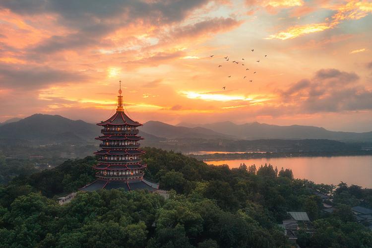 雷峰夕照