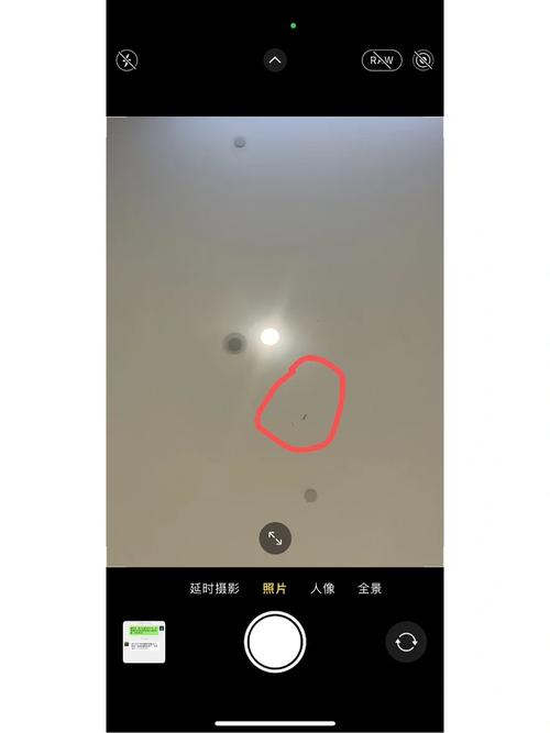 苹果前面摄像头有小红点