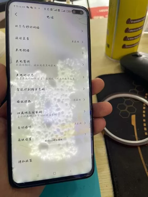 手机一角进水了,有水印