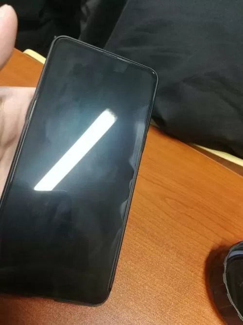 手机屏幕出现波浪纹的原因