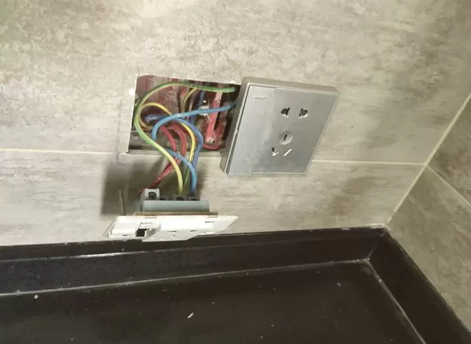 家里没地线用三线插座怎么办