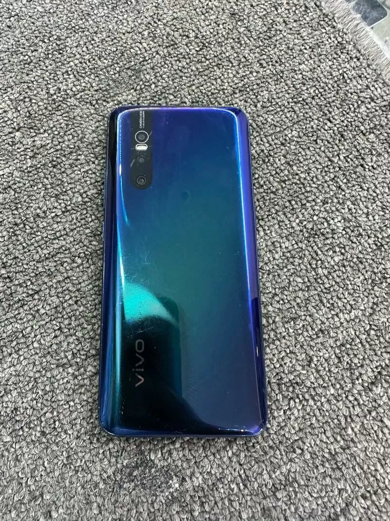 vivox27手机为什么后面三个摄像头没有了