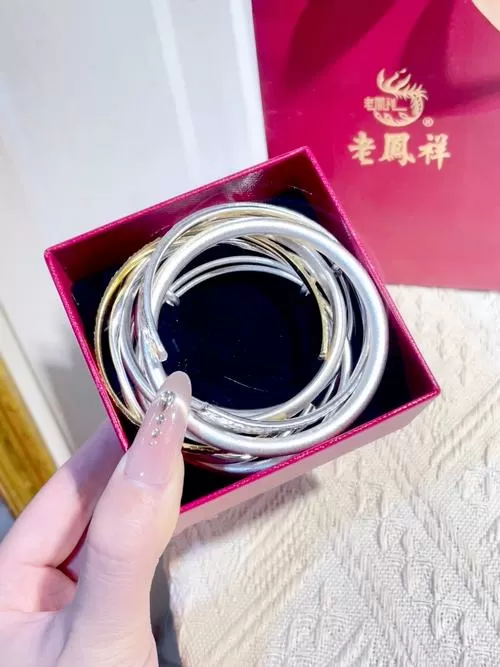 抖音直播间买的银手镯是真的吗