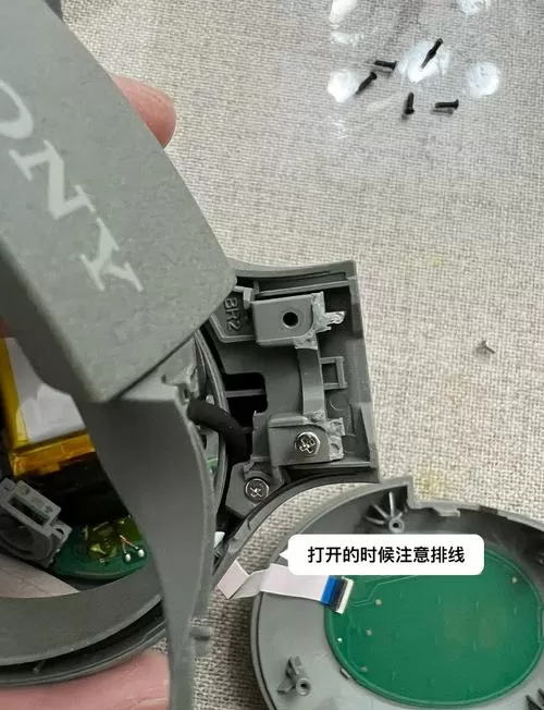 蓝牙耳机内部线断了修理