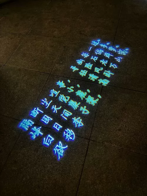 夜景灯光感慨的句子