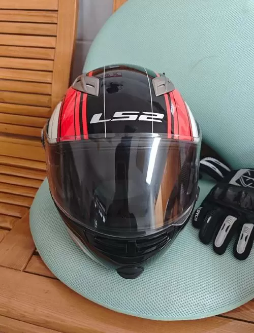 ls2头盔蓝牙耳机安装教程