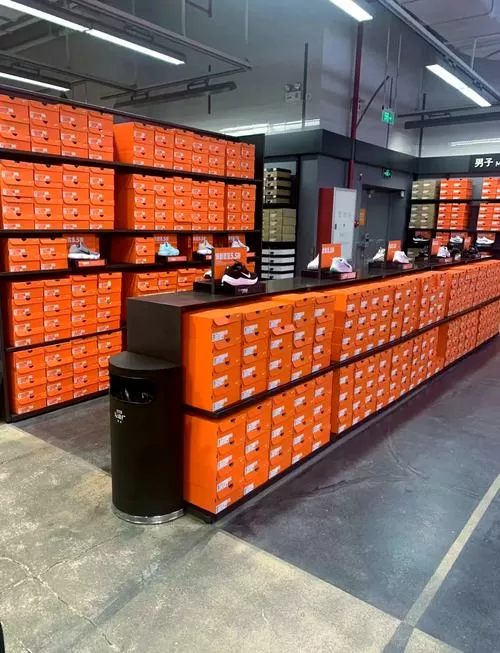 壹品仓和奥特莱斯哪个好