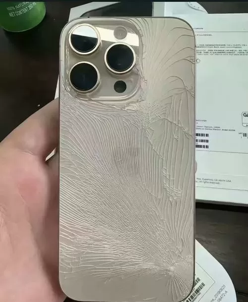 苹果后壳摔碎了换一个要多少钱