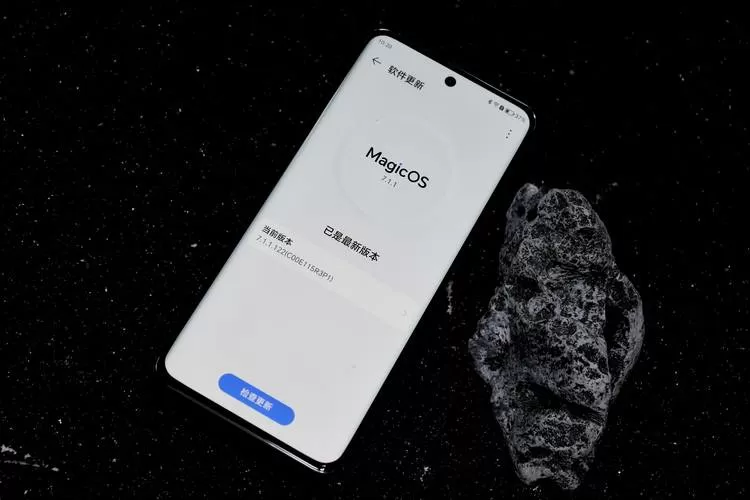 手机屏幕突然出现黑色方块
