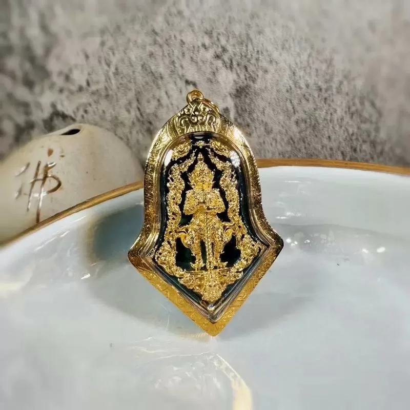 佛鬼王佩章优先镶嵌什么