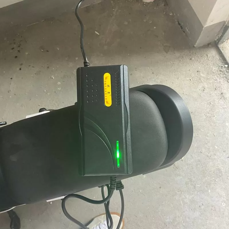 脉冲充电器充满指示灯怎样显示