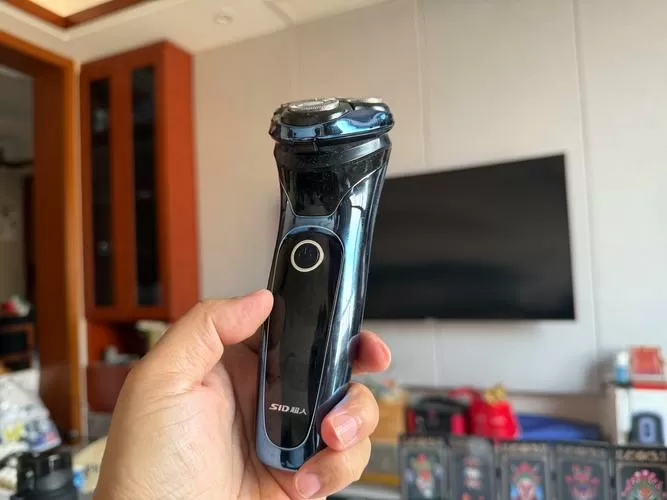 剃须刀显示充满电但是不动