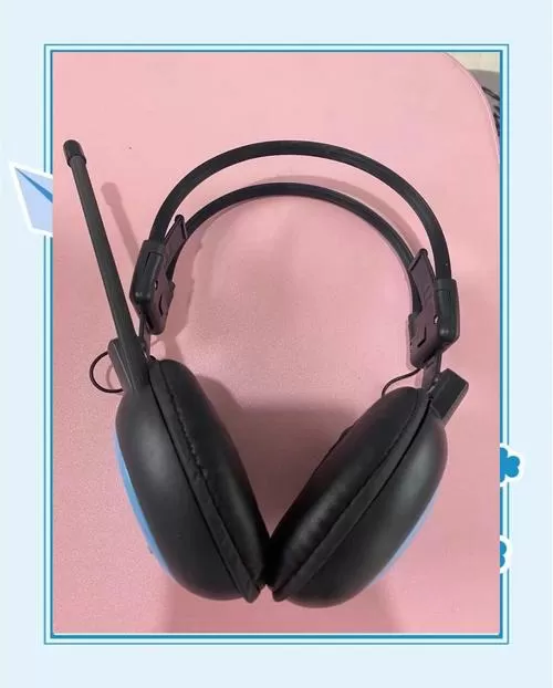 四级听力耳机滋滋滋响正常吗