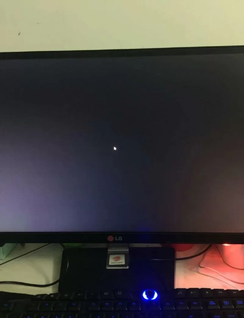电脑屏幕不亮