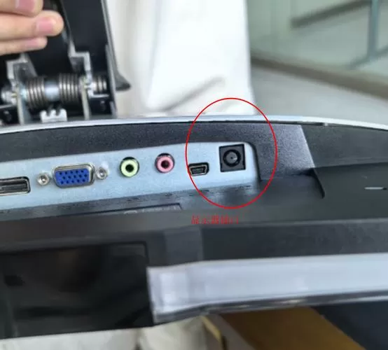 aoc显示器电源开关在哪