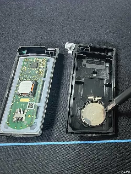 gopro8电池盖怎么拆截图
