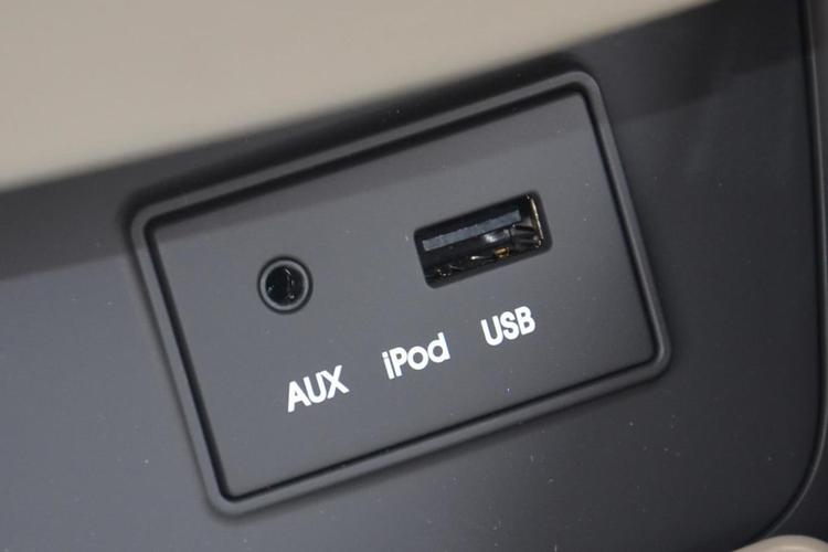 usbaux接口干什么用的