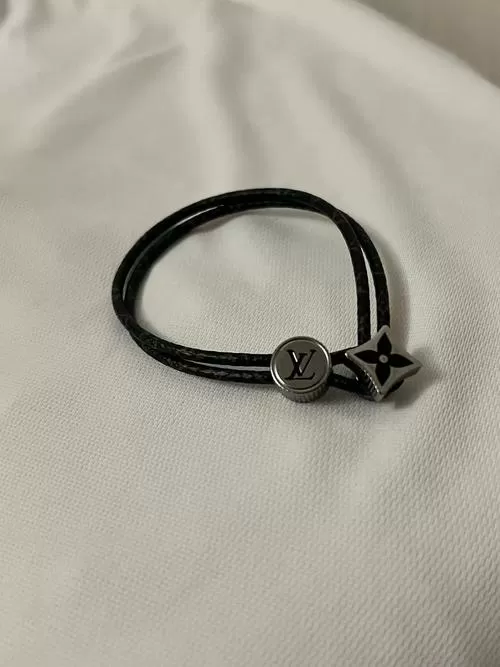 lv包包上的皮绳是干什么用的