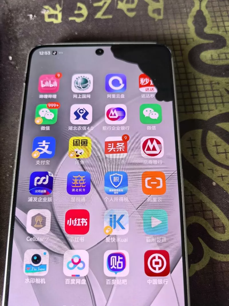 小米手机后置摄像头玻璃碎了更换要多少钱