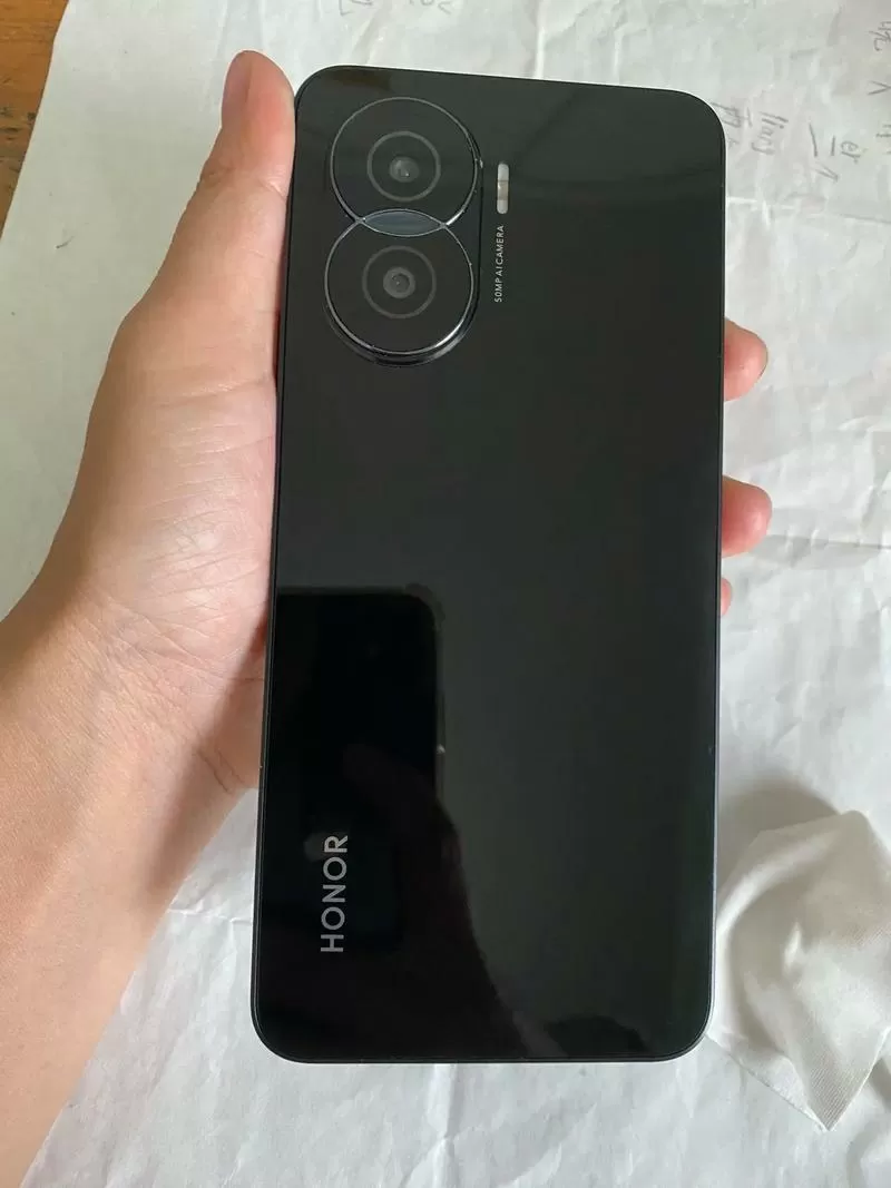 荣耀手机底色黑色,怎么变成白色