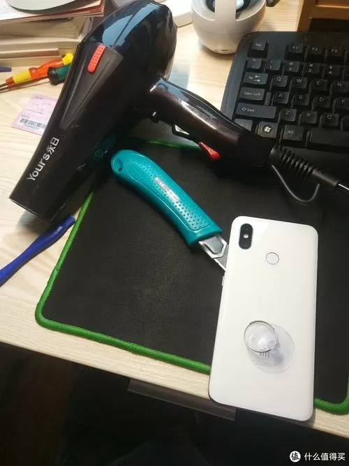 拆手机后盖没有热风枪的解决办法