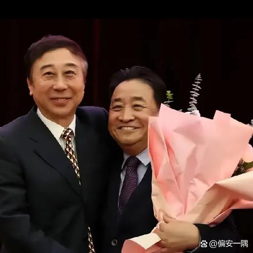 冯巩与姜昆哪个级别高