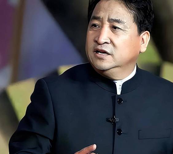 冯巩和姜昆谁的官职更高