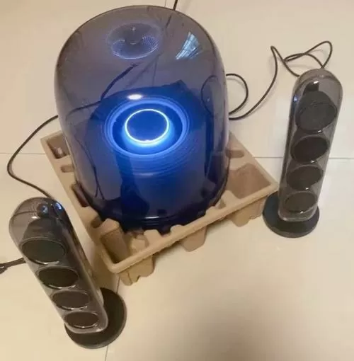 音响蓝色一直闪代表什么