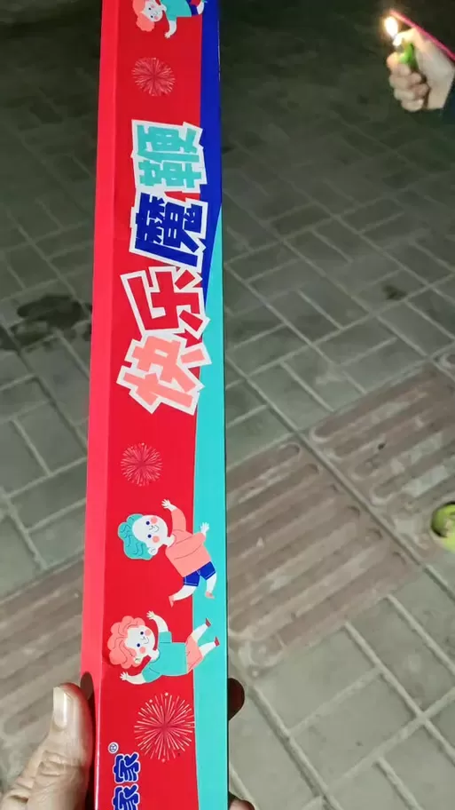 神鞭烟花怎么玩