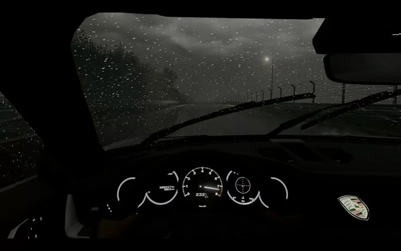 夜晚车外下雨图片