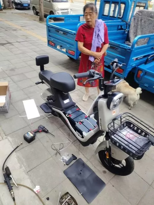 台铃电动车行驶途中一直响